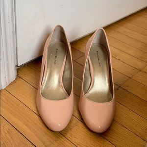 Bandolino Size 8.5 light pink heels, lightly worn